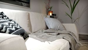 Sofa mit Kissen